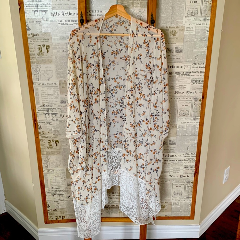 PLUS Floral Shawl/ Kimono